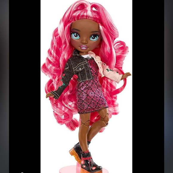 Rainbow High Series 3 Daria Roselyn Fashion Doll New In Box with two outfit - Picture 13 of 14